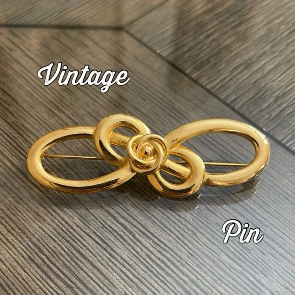 Vintage Gold-tone Infinity Knot - Love Knot Pin